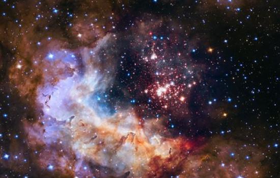 照片拍下维斯特卢2恒星团，恍如烟花绽放般壮观。