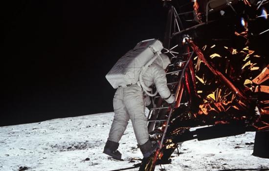 阿波罗11号登陆月球