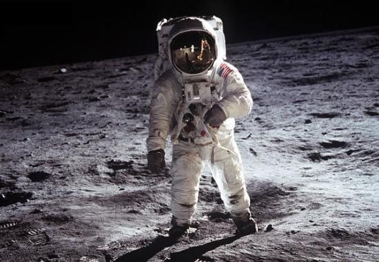 阿波罗11号登陆月球