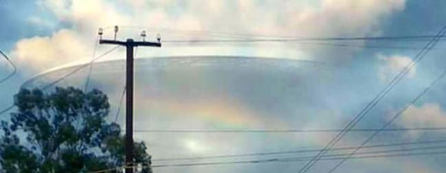 印度曼尼普尔邦学生拍摄到天空中的“航空母舰”不明飞行物