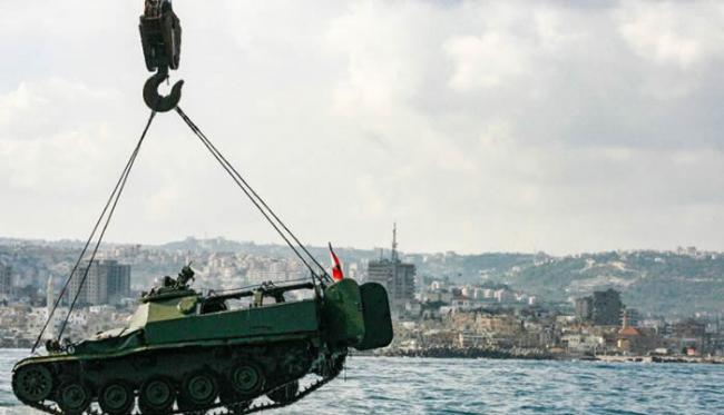 黎巴嫩坦克沉入地中海当人工鱼礁 炮口不忘对准以色列