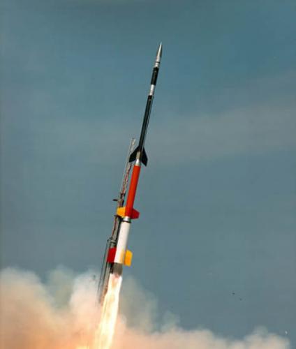 “黑雁XII”探空火箭从弗吉尼亚州惠洛浦发射场发射升空