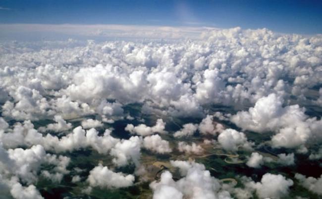 全球暖化使云层高度不断上升。