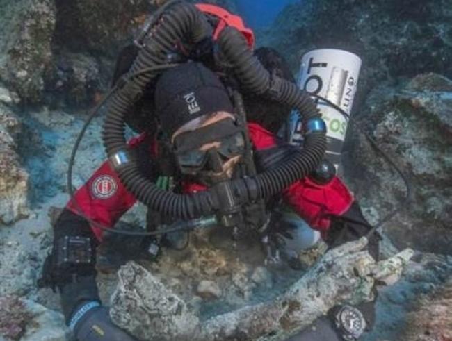 潜水员上月已发现大批青铜及大理石制雕像。