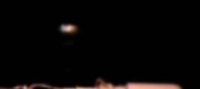 UFO爱好者发现外星人飞船监控国际空间站？出现两个神秘闪烁光源
