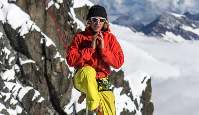 迈克・凯米特(Mich Kemeter)日前在奥地利海拔3770米的高空完成了光脚走绳索的挑战