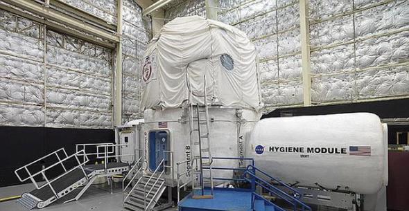 美国宇航局正在与海军潜艇军事实验室建立合作关系，将用于评估测试宇航员小组在数月模拟太空飞行中的承压能力。