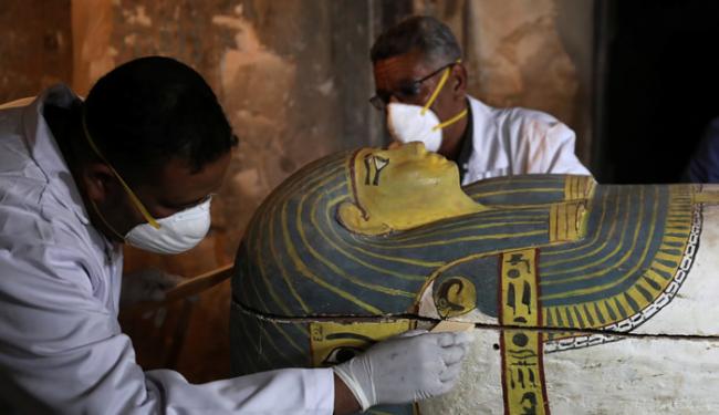 埃及南部尼罗河西岸古墓中发现完整保存的3000年前妇女木乃伊