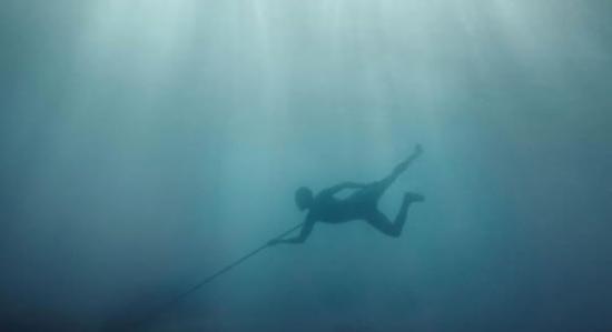 “海上吉普赛人”莫肯人水下视力惊人 20米水下不带设备捕捉猎物