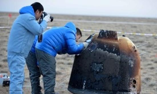 中国探月工程三期“再入返回飞行试验返回器”在内蒙古预定区域顺利着陆
