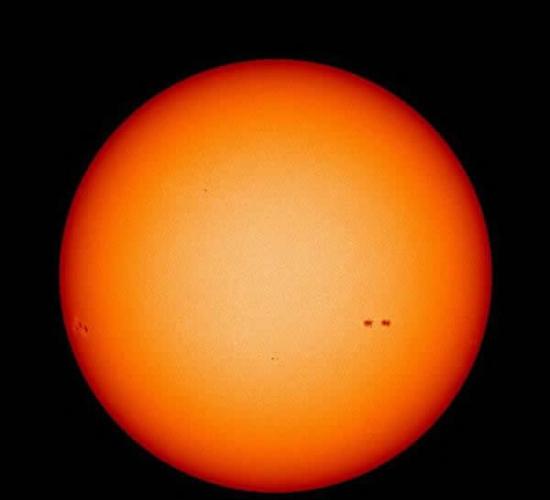 尽管美国宇航局预测将有太阳风暴出现，但事实上当前太阳黑子数量低于2011年，强太阳耀斑较为罕见