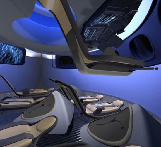 波音公司公布了他们的载人飞船内部设计，将于2017年发射，用于将宇航员送入太空。这种飞船被称之为“CST-100”（CST为载人太空运输的英文首字母缩写），能够
