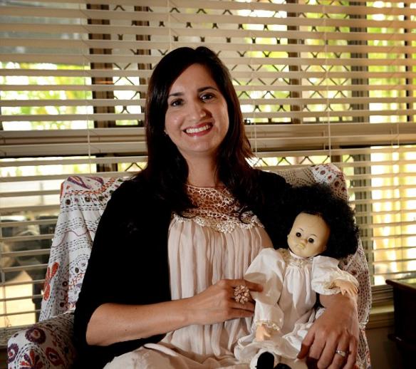 离奇：澳洲布娃娃40年来多次被丢弃 重新捡回后全家生病