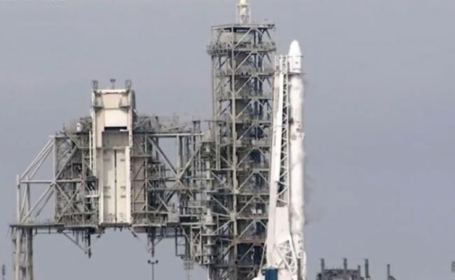 SpaceX早前把“龙”无人货运飞船成功送往国际太空站。