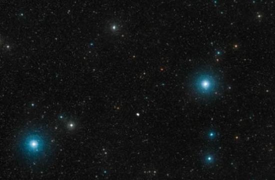 数字巡天项目获取的一幅图像，展示了环状星云及其周围太空