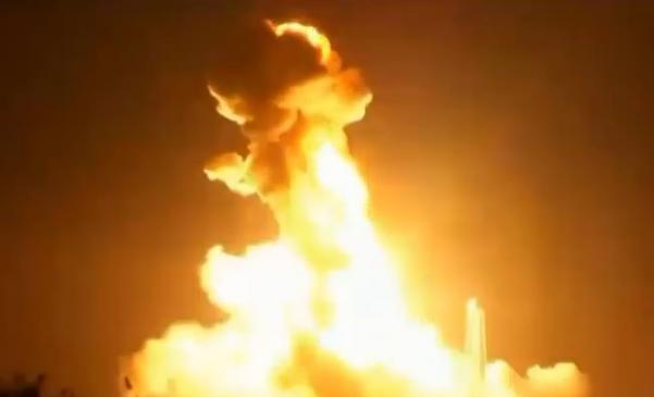 美国轨道科学公司的“天鹅座”飞船发射升空后6秒在半空中爆炸