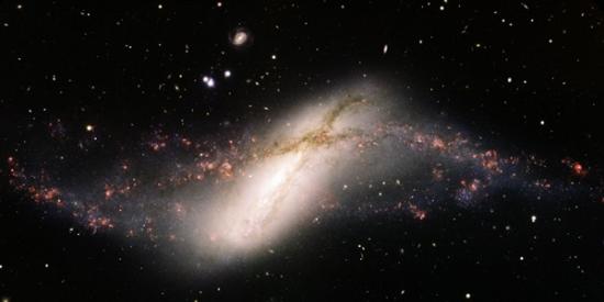 双鱼座NGC 660星系中心发现一个刚苏醒的黑洞