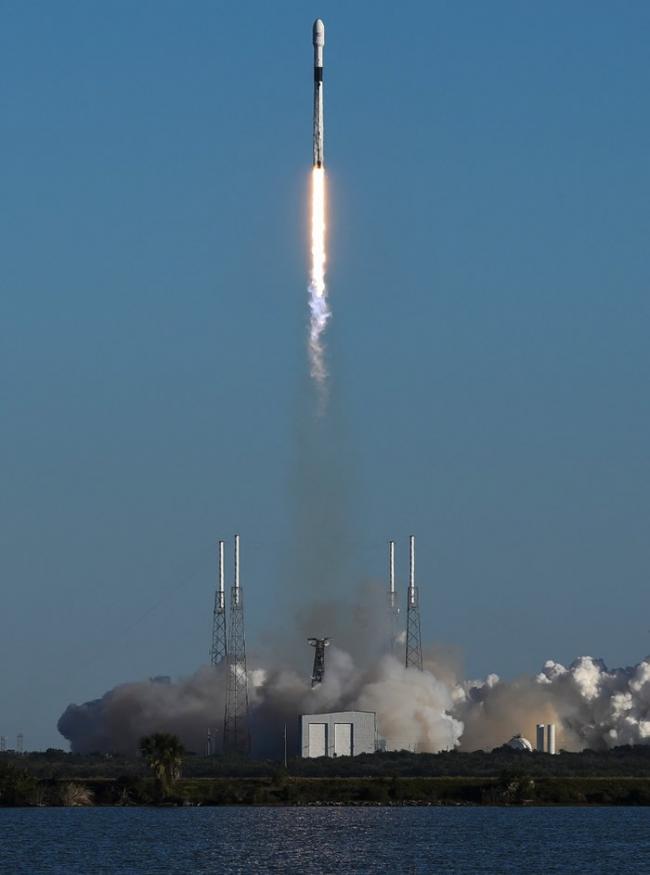 猎鹰9号火箭发射成功。