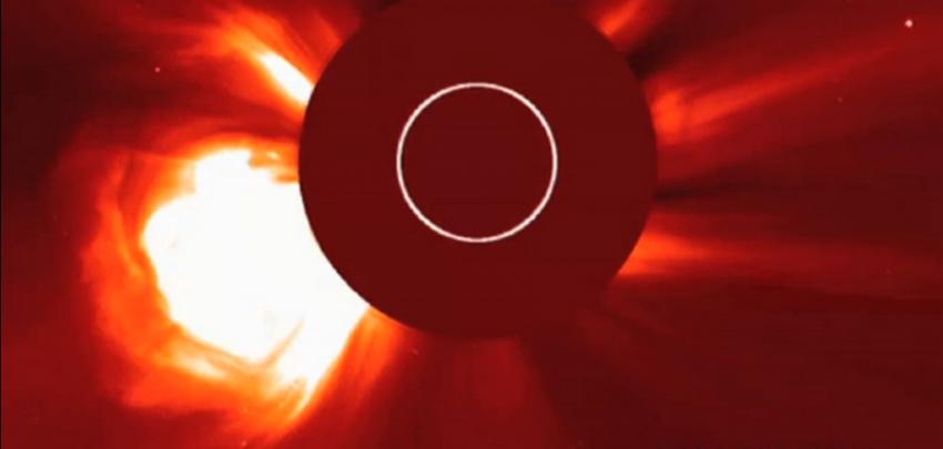 2014年8月24日美国宇航局太阳动力学天文台拍摄到太阳中度耀斑图像