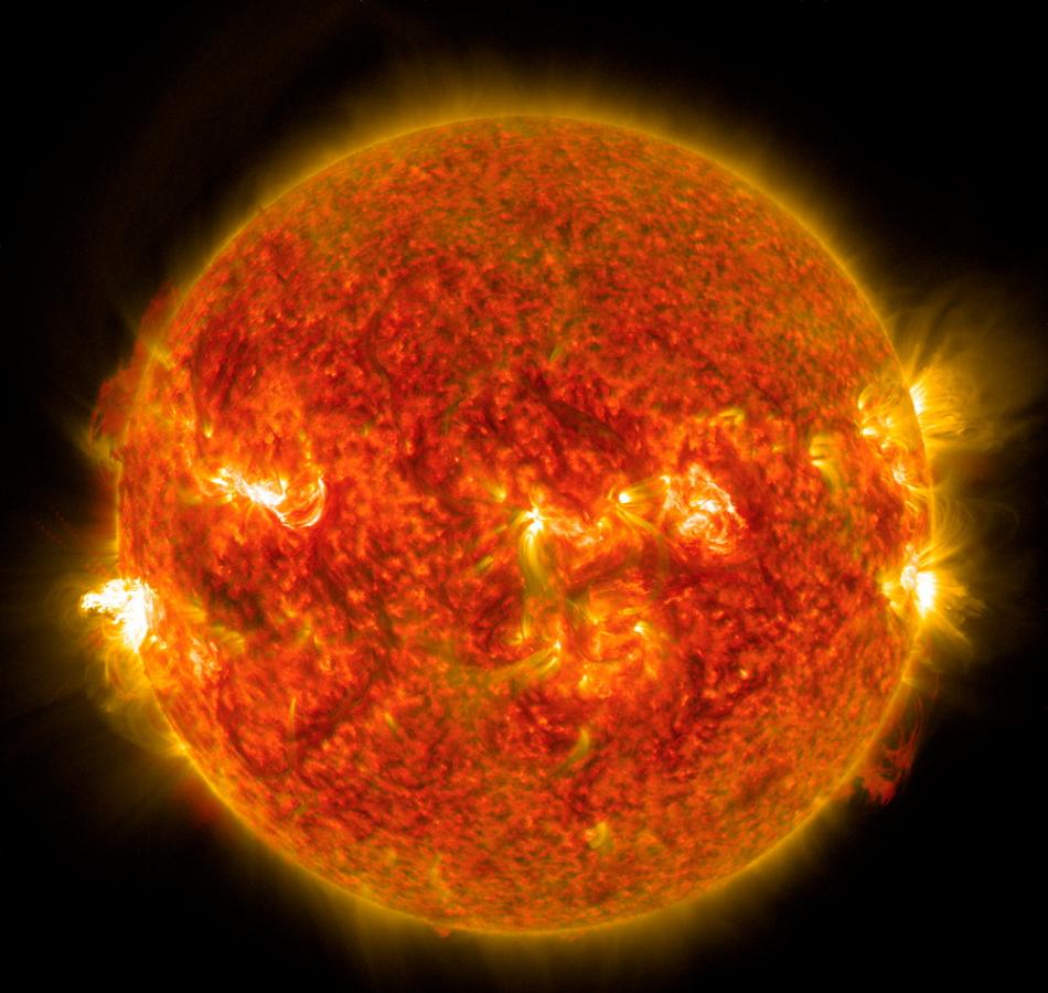2014年8月24日美国宇航局太阳动力学天文台拍摄到太阳中度耀斑图像