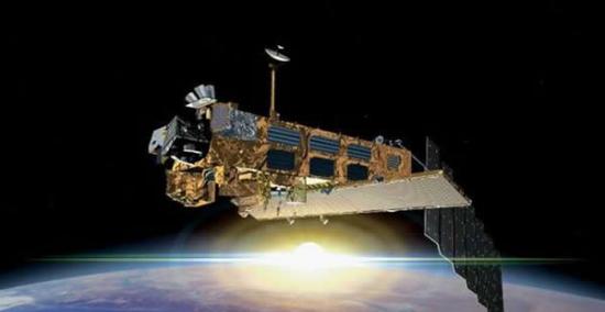 图中是Envisat人造卫星，现已成为“退休卫星”，它在太空轨道形成巨大的安全隐患。
