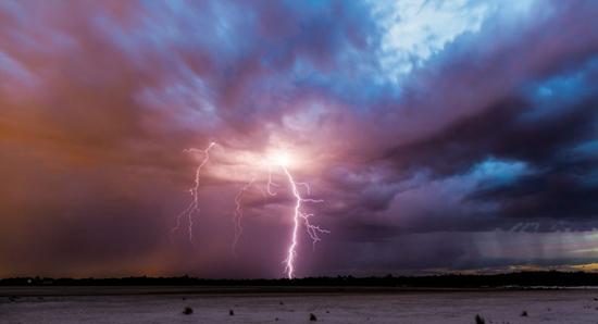 澳大利亚摄影师拍摄的壮观闪电