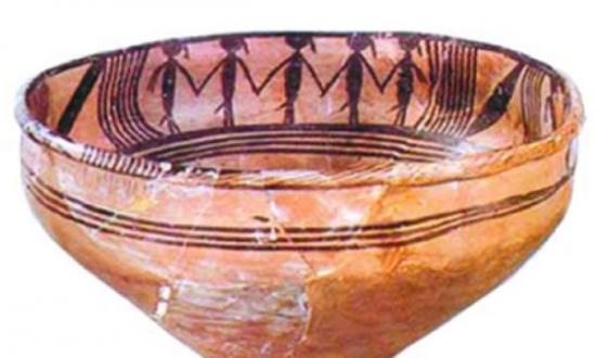 马家窑型墓葬出土的距今5000年历史的舞蹈彩纹陶盆