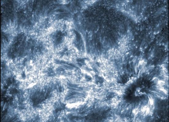 美国宇航局太阳天文台拍摄太阳大气层最低层的第一张图片