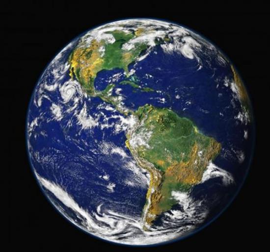 合成图像：地球的西半球。近日耶鲁大学的科学家们宣布他们可能揭开了地球板块快速运动背后的深层机制
