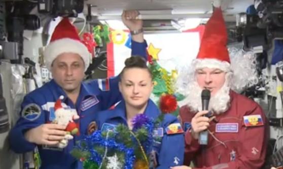俄罗斯3名太空人录制影片从外太空向地球拜年