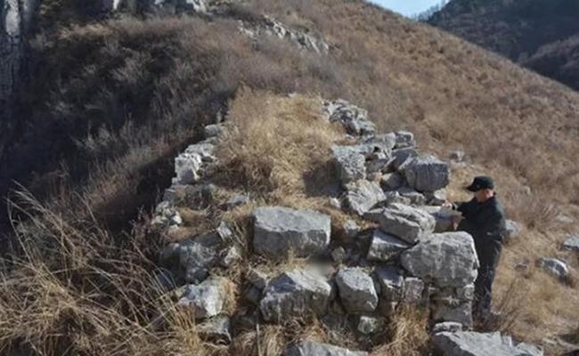 河北武安境内的太行山上发现了疑似明代长城遗址。