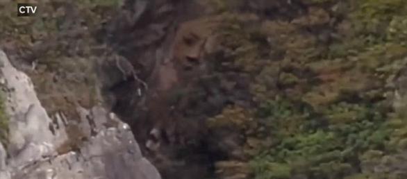 加拿大原住民保护区山壁上发现2公尺长神秘巨脸