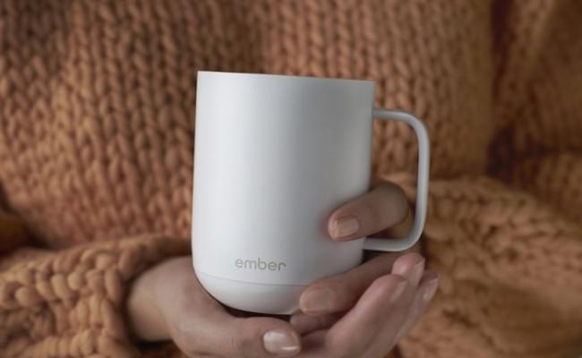 陶瓷杯藏有温度感应器，可让用家调较理想的饮品温度。