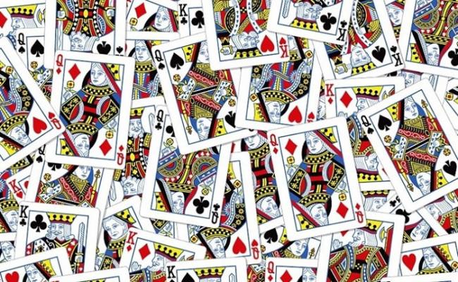 英媒设计出扑克牌堆，要人在里面找出希拉里与特朗普。