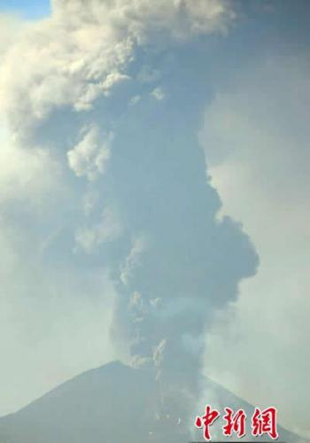 3月2日危地马拉首都危地马拉市附近的巴卡雅火山喷发