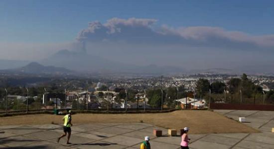 3月2日危地马拉首都危地马拉市附近的巴卡雅火山喷发