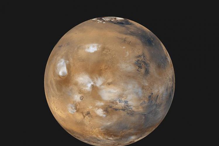 研究称登陆火星是一个庞大的航天计划，从准备发射到成功返回地球需要持续三至四年的时间，而且地火之间的空间飞行还将面临银河宇宙射线的威胁。因此从技术角度看，登陆火星