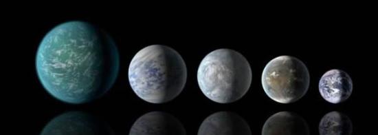 这里展示的是迄今已经发现的所有位于宜居带的行星。从左到右分别是：Kepler-22b，Kepler-69c，Kepler-62e，Kepler-62f 和地球，