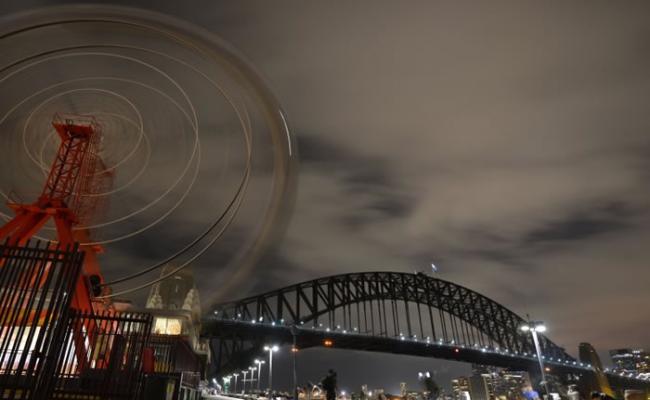 悉尼港大桥关灯支持“全球一小时”。