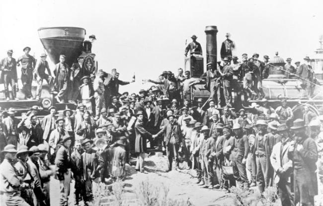 当年华工兴建铁路，为美国作出极大贡献。
