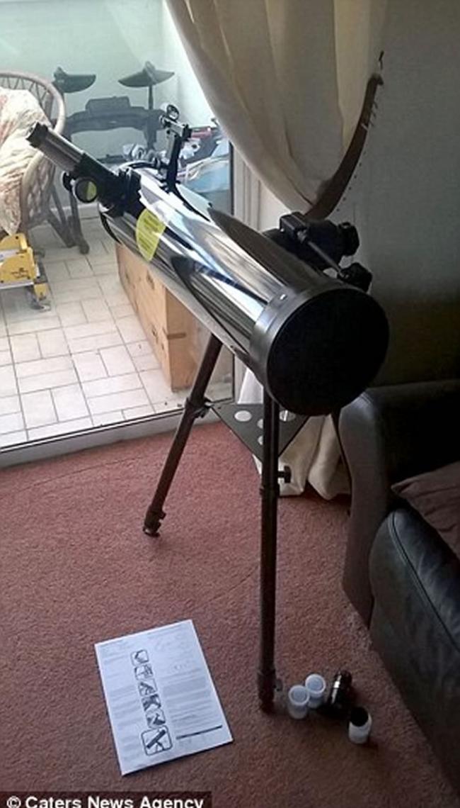 Marcus Reed使用一支102毫米的反射望远镜和iPhone上的app，成功拍到土星