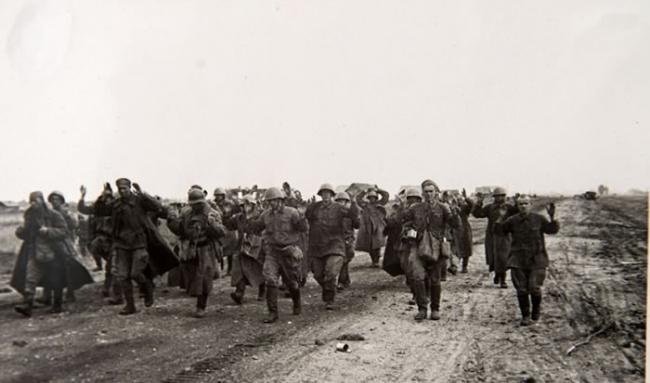 大批投降的红军战俘。