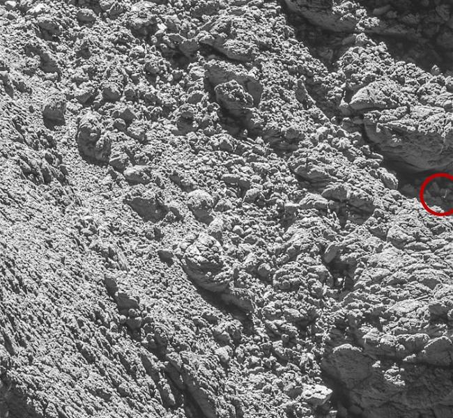 欧洲太空总署彗星登陆器“菲莱”失联1年 在67P彗星深沟中发现踪影