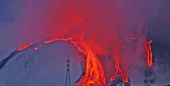意大利埃特纳火山2月19日再次发生大爆发