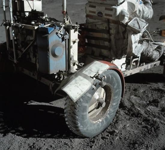 在月球上拍摄的月球车特写