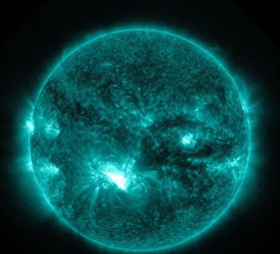 10月22日，太阳表面释放一个超级太阳耀斑，被命名为“AR12192”，其面积比地球大14倍，接近于木星。它的等级达到X1.6级，是迄今太阳动力学天文台观测到最