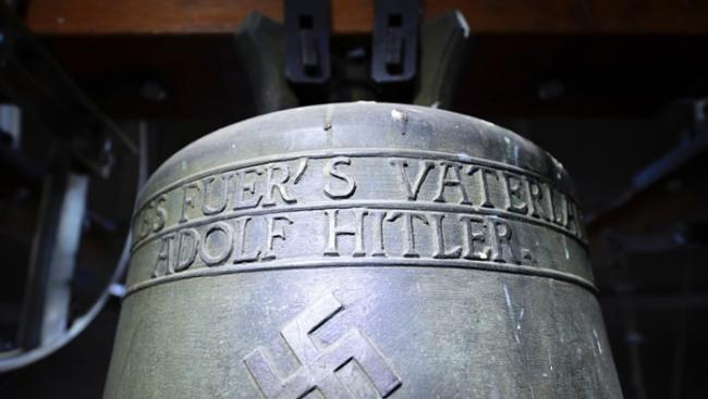大铜钟是纳粹时期的遗物。