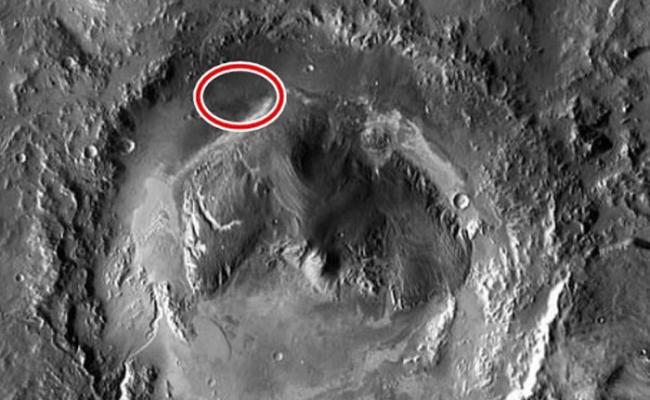 好奇号于盖尔撞击坑附近探测到甲烷（红圈示）。