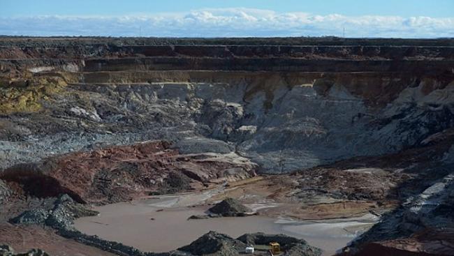 西澳大利亚小镇坎博尔达挖出罕见超大金矿