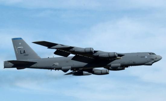 美国B-52亚音速远程战略轰炸机